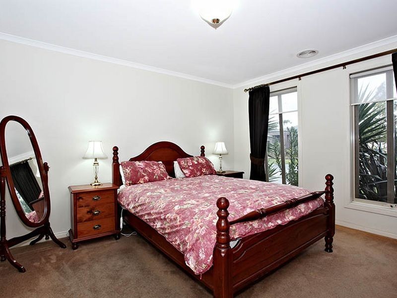 8 Galway Place, Cranbourne VIC 3977