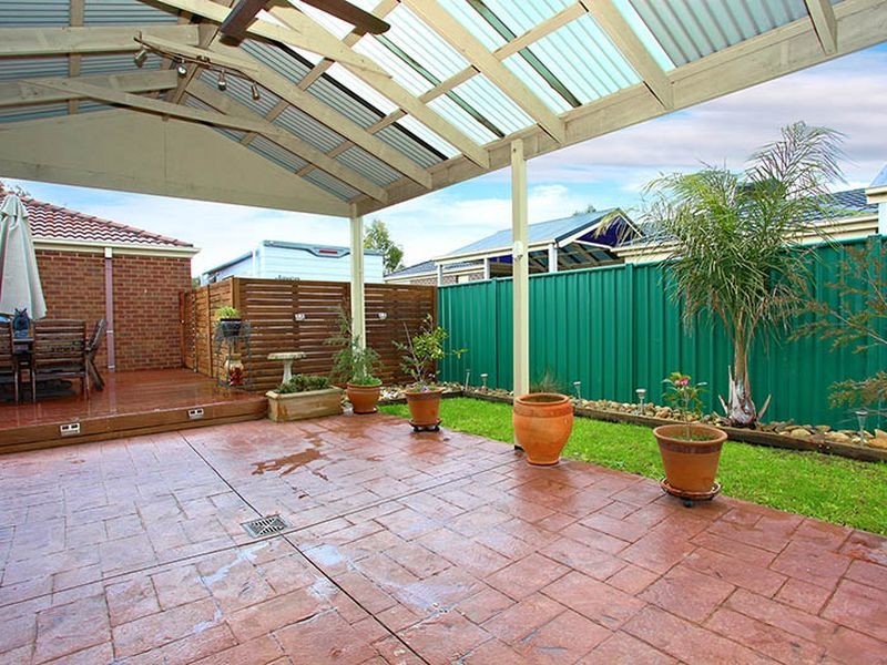 8 Galway Place, Cranbourne VIC 3977