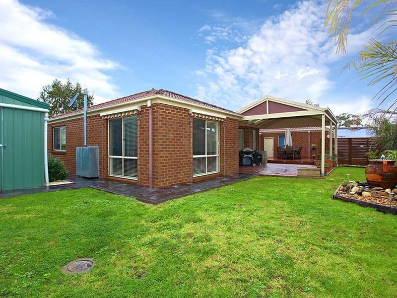 8 Galway Place, Cranbourne VIC 3977