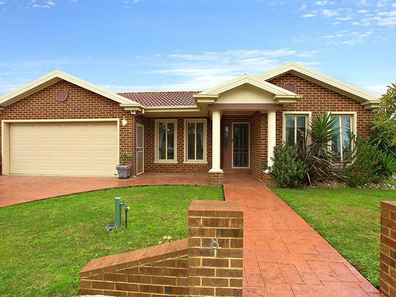 8 Galway Place, Cranbourne VIC 3977