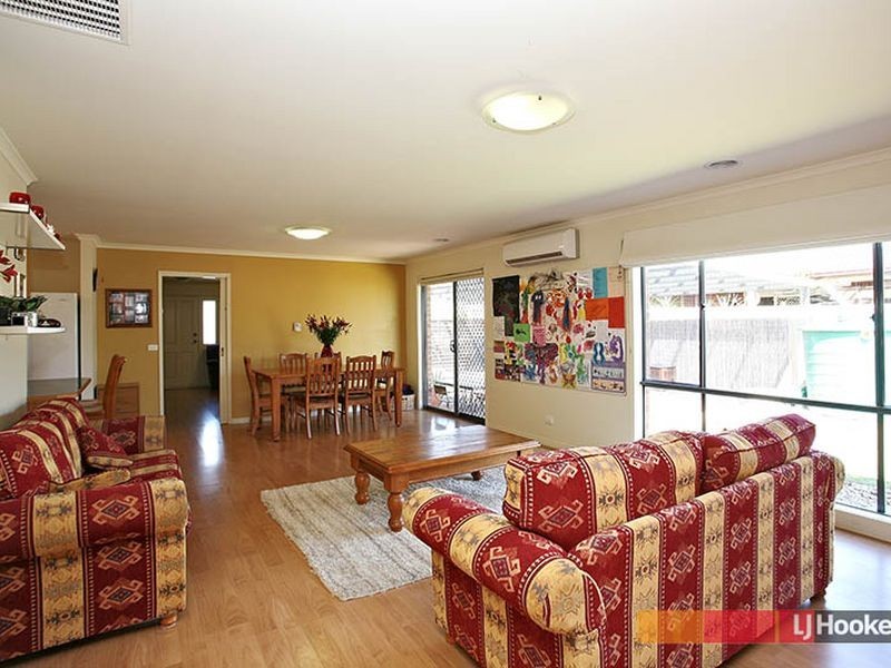 4 Bookham Way, Cranbourne West VIC 3977