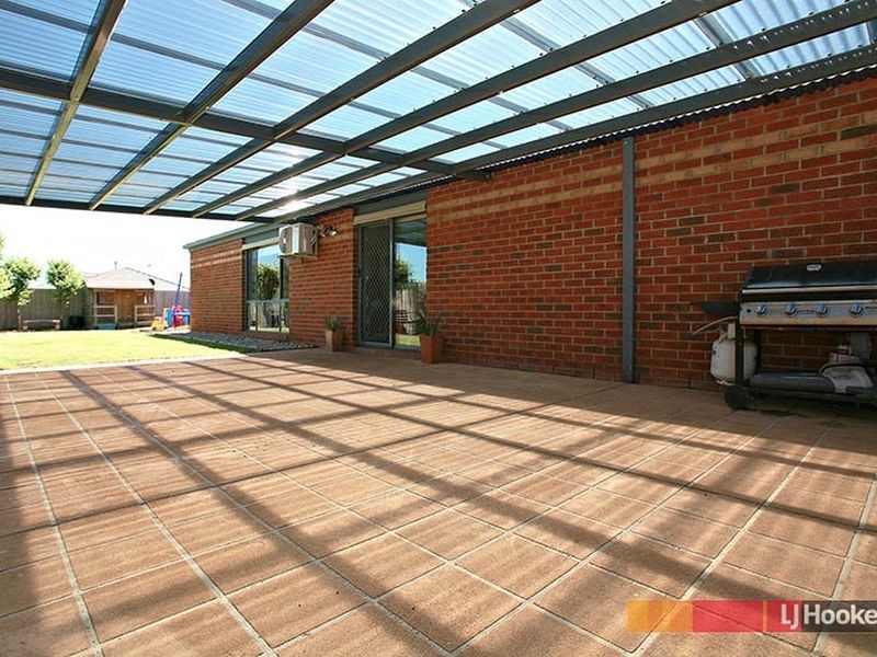 4 Bookham Way, Cranbourne West VIC 3977