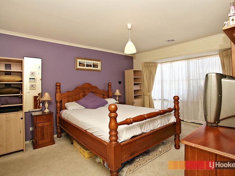 4 Bookham Way, Cranbourne West VIC 3977