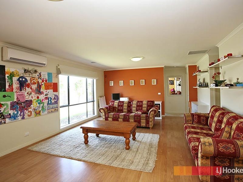 4 Bookham Way, Cranbourne West VIC 3977