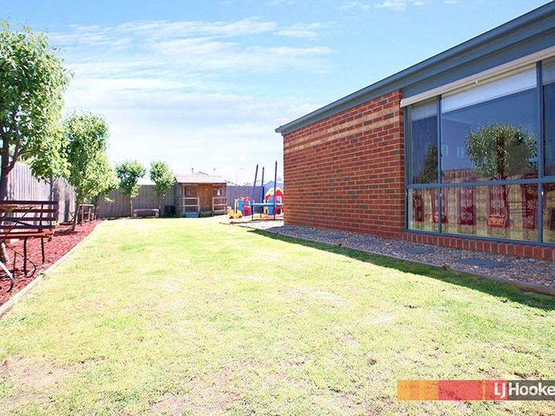 4 Bookham Way, Cranbourne West VIC 3977