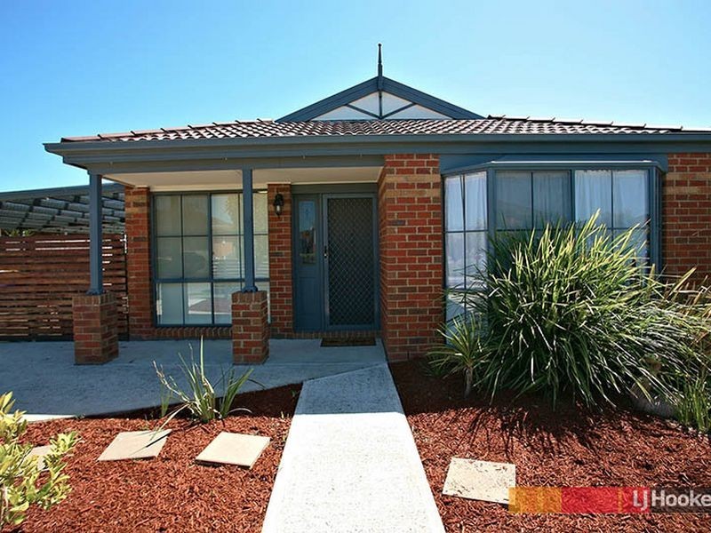 4 Bookham Way, Cranbourne West VIC 3977