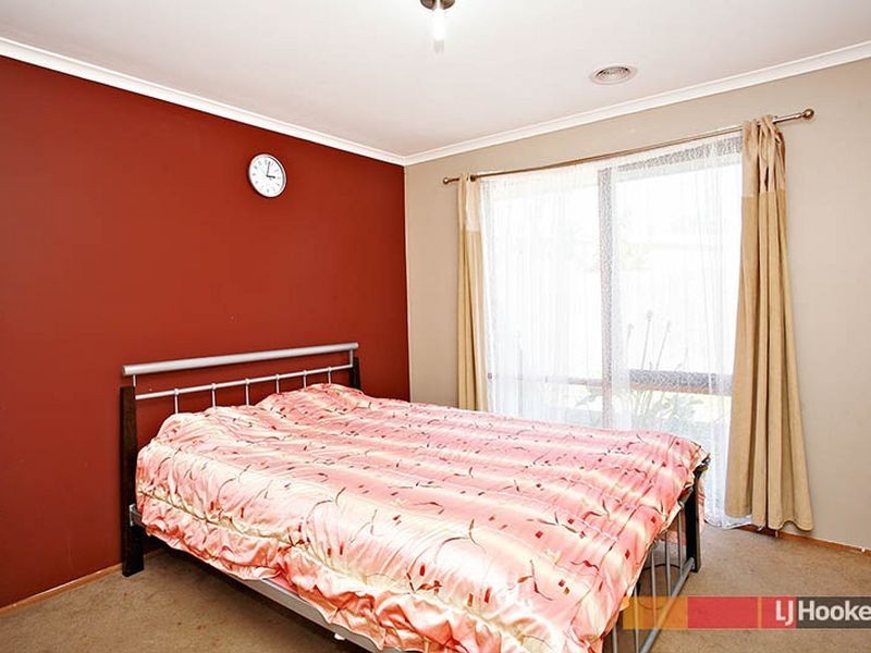 5 Ayres Close, Cranbourne North VIC 3977