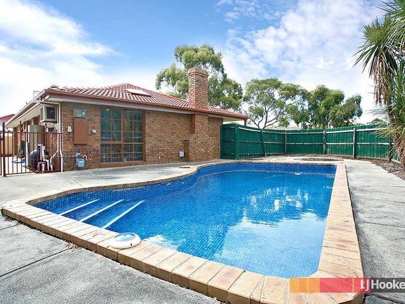 39 Endeavour Drive, Cranbourne North VIC 3977