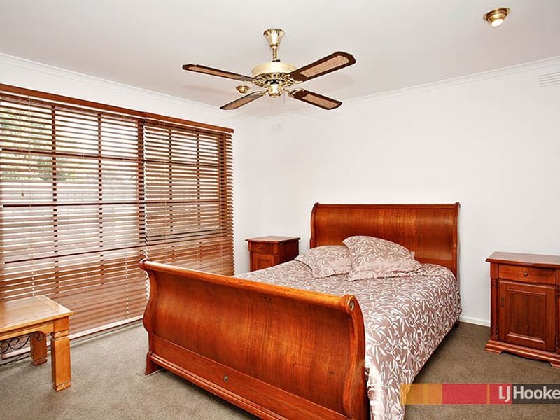 39 Endeavour Drive, Cranbourne North VIC 3977