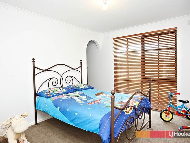 39 Endeavour Drive, Cranbourne North VIC 3977