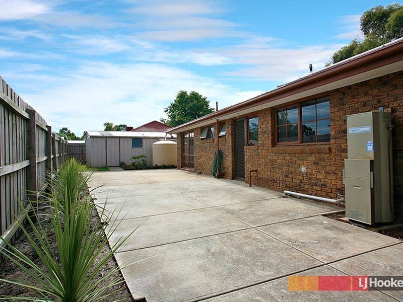 39 Endeavour Drive, Cranbourne North VIC 3977