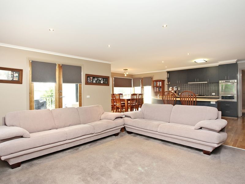 1 Belvoir Court, Cranbourne VIC 3977