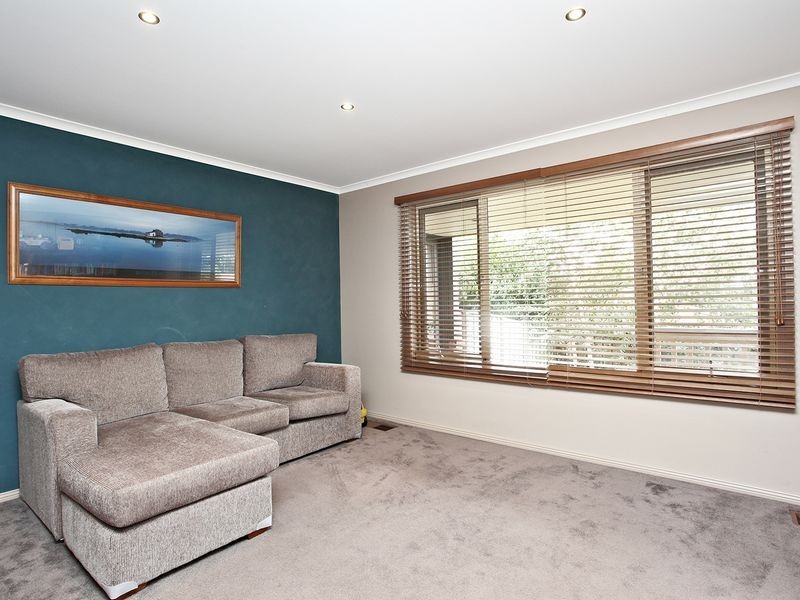 1 Belvoir Court, Cranbourne VIC 3977