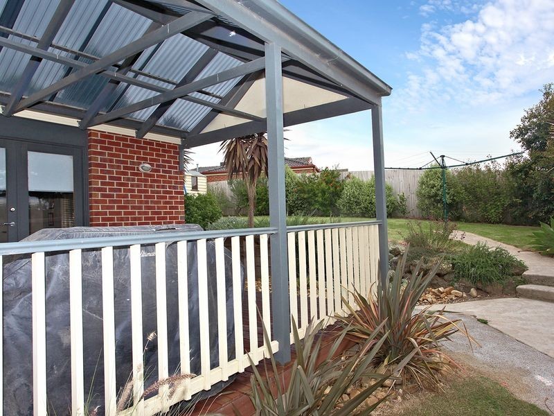 1 Belvoir Court, Cranbourne VIC 3977