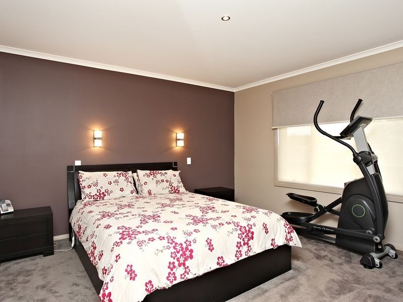 1 Belvoir Court, Cranbourne VIC 3977