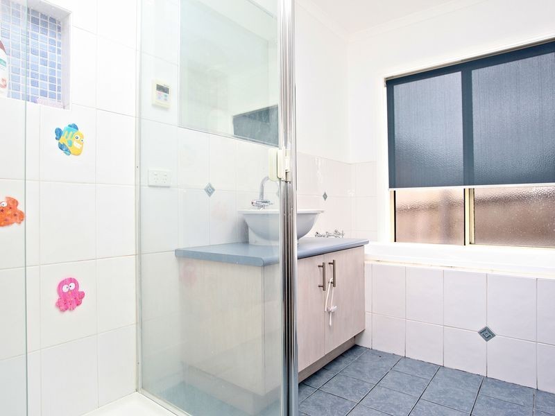 1 Belvoir Court, Cranbourne VIC 3977