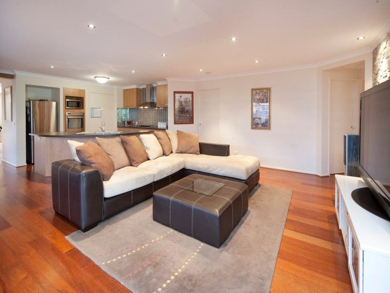 21 Violet Way, Cranbourne VIC 3977