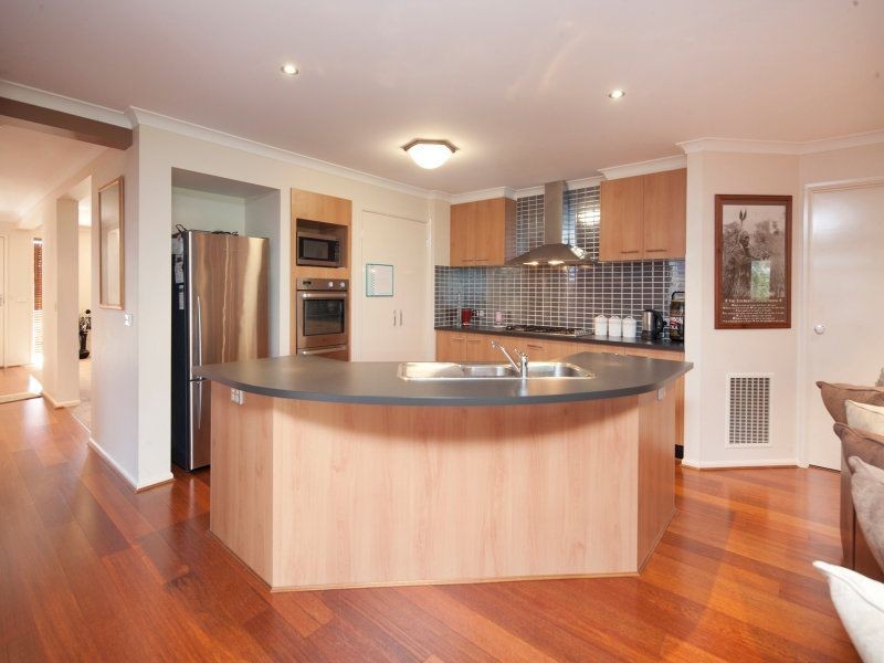 21 Violet Way, Cranbourne VIC 3977