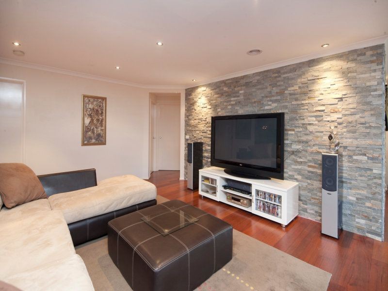 21 Violet Way, Cranbourne VIC 3977