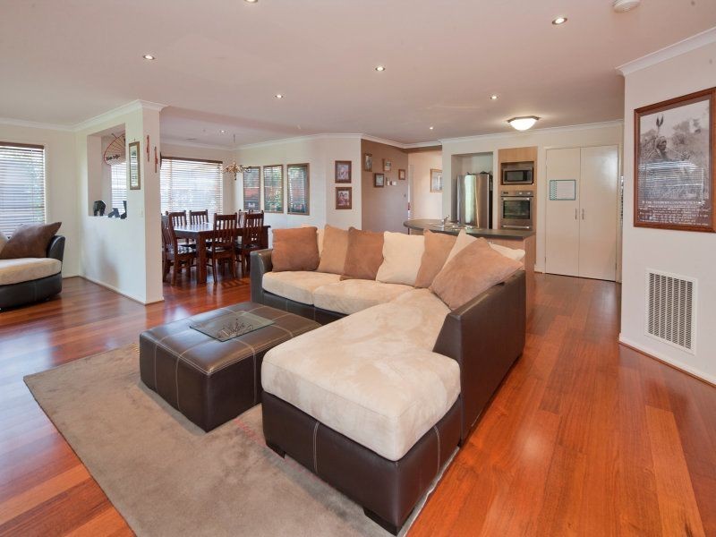 21 Violet Way, Cranbourne VIC 3977