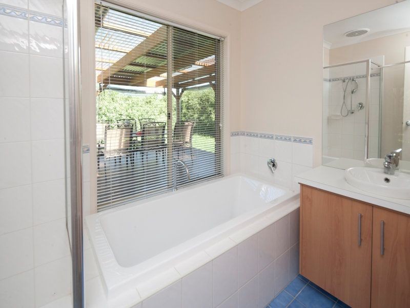 21 Violet Way, Cranbourne VIC 3977