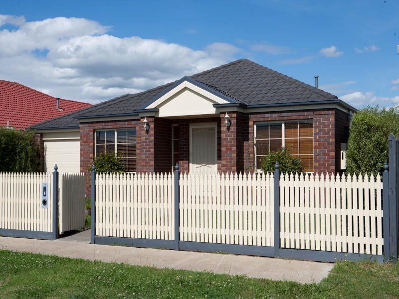 21 Violet Way, Cranbourne VIC 3977