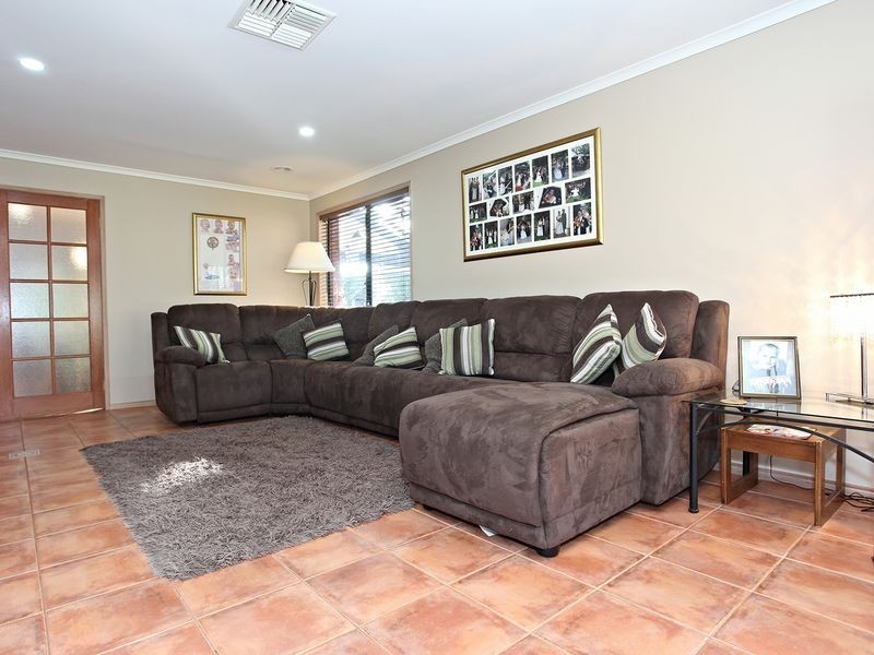 7 Reginald Court, Cranbourne West VIC 3977