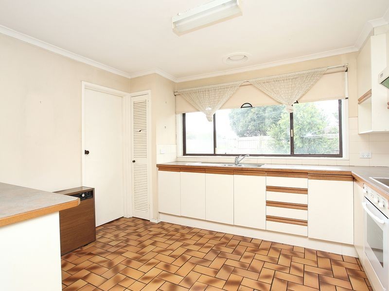 2 Barkly Street, Cranbourne VIC 3977