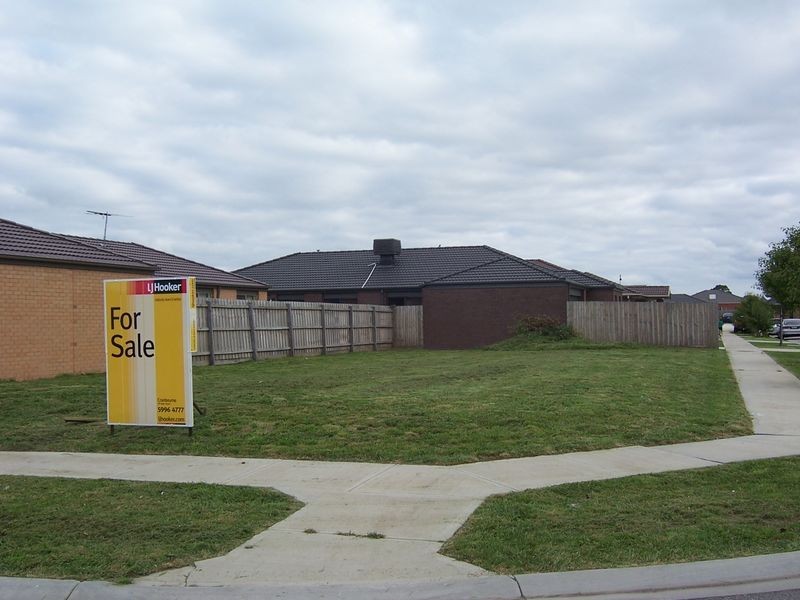 21 Hector Drive, Cranbourne VIC 3977