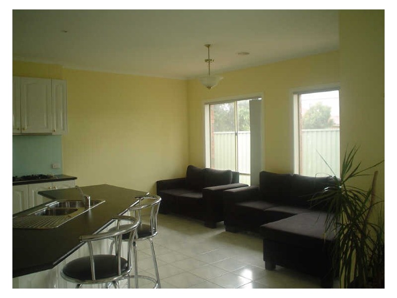 1 Gallop Close, Cranbourne VIC 3977
