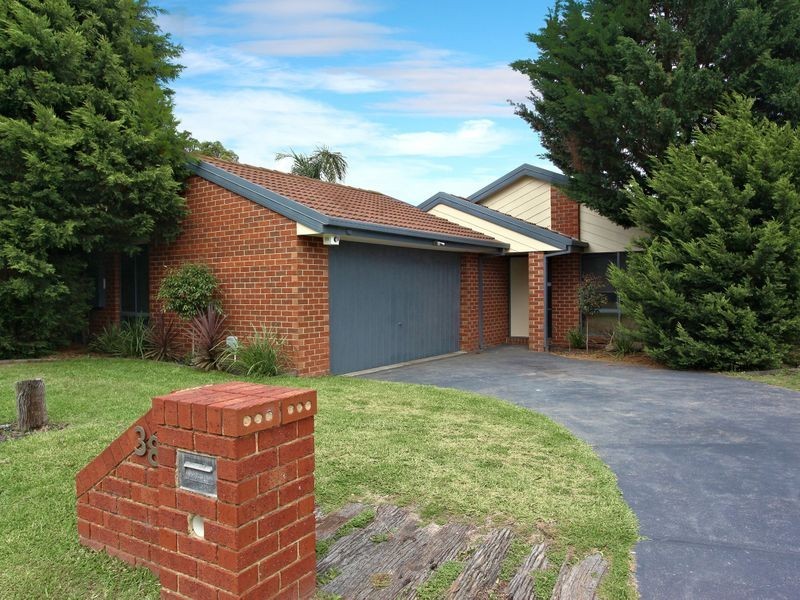 38 Broome Crescent, Cranbourne North VIC 3977