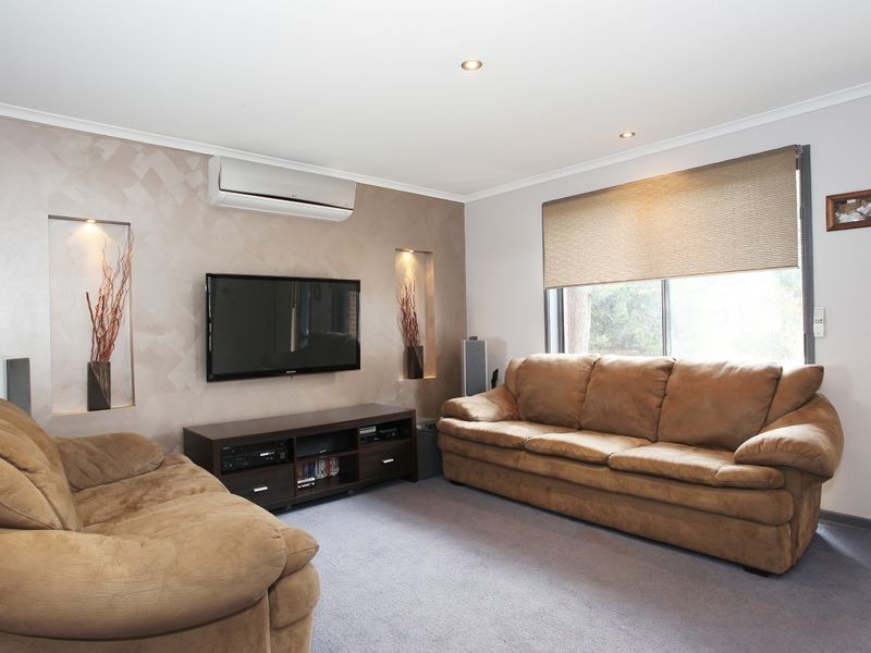 38 Broome Crescent, Cranbourne North VIC 3977