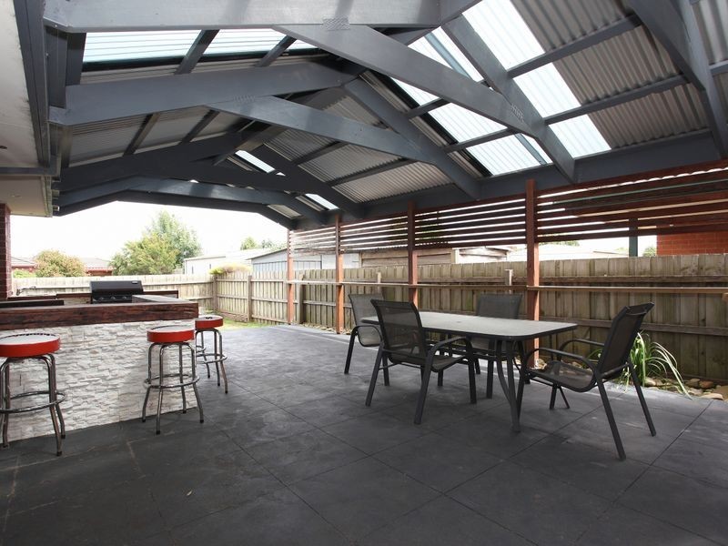 38 Broome Crescent, Cranbourne North VIC 3977