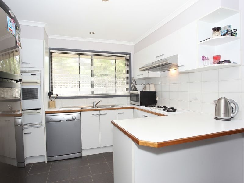 38 Broome Crescent, Cranbourne North VIC 3977