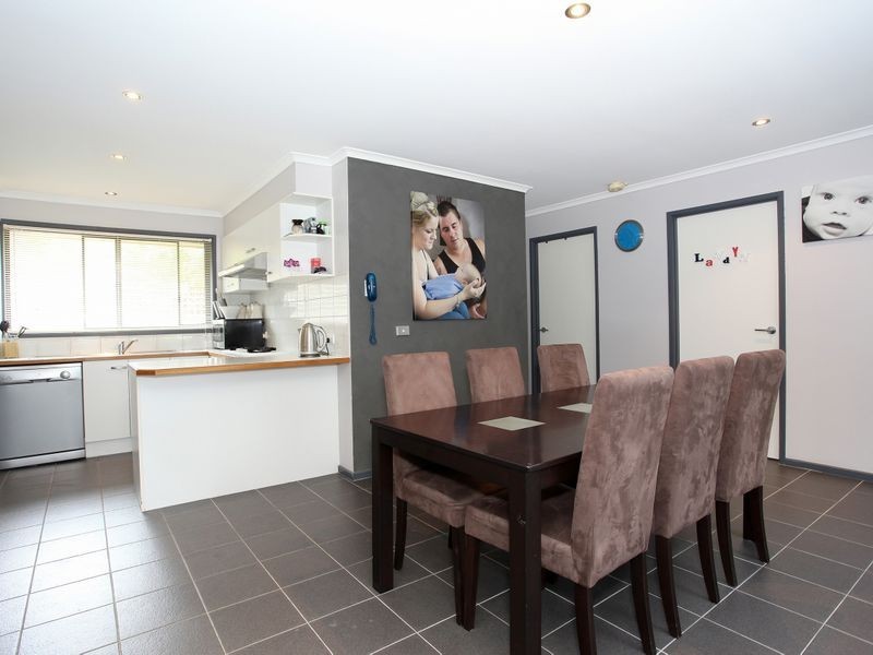 38 Broome Crescent, Cranbourne North VIC 3977