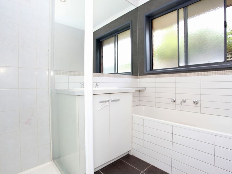 38 Broome Crescent, Cranbourne North VIC 3977