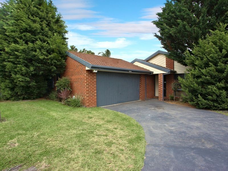 38 Broome Crescent, Cranbourne North VIC 3977