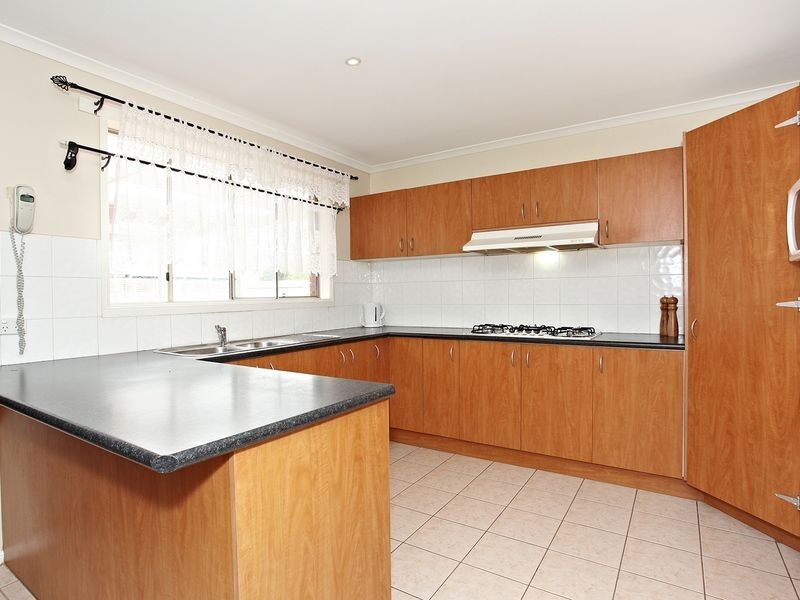 8 Armoy Close, Cranbourne East VIC 3977