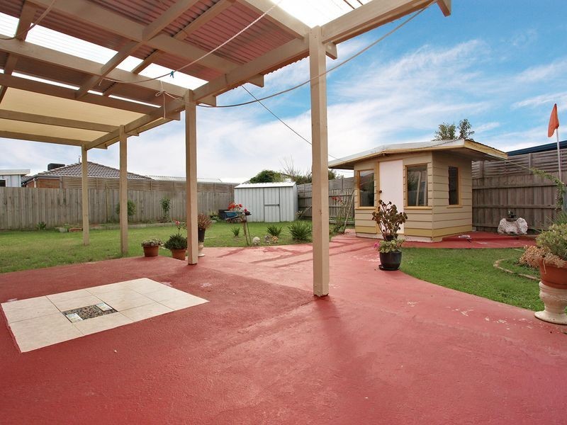 8 Armoy Close, Cranbourne East VIC 3977