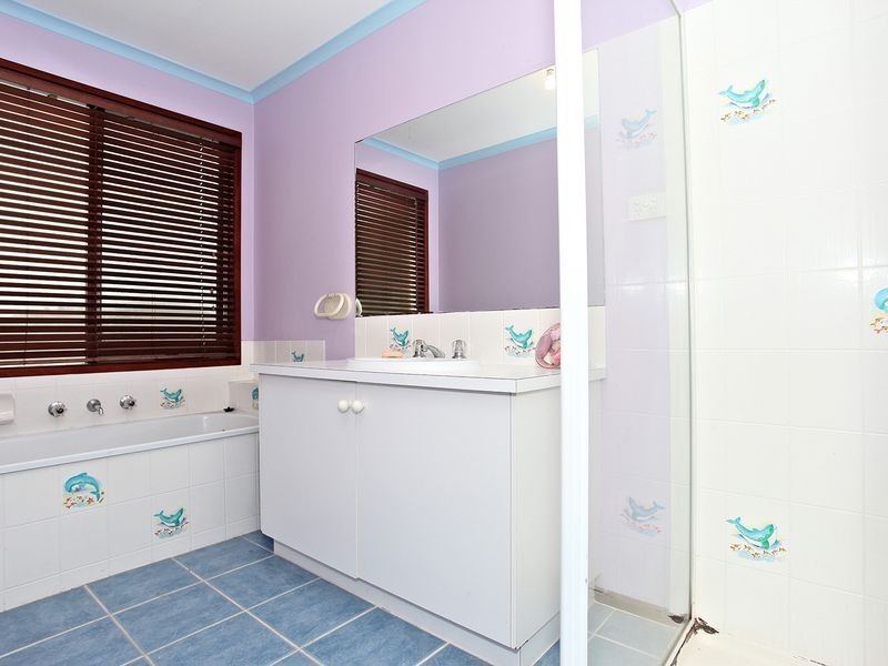 2 Strafford Avenue, Cranbourne VIC 3977