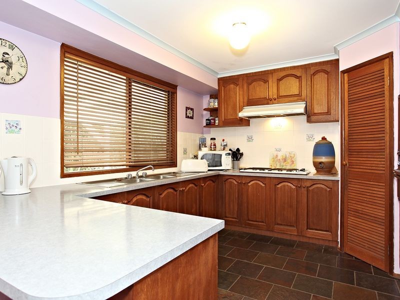 2 Strafford Avenue, Cranbourne VIC 3977