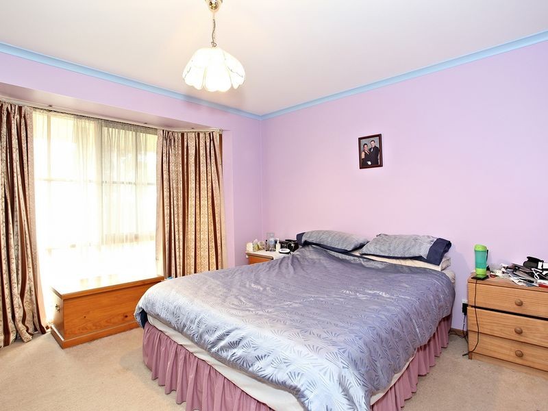 2 Strafford Avenue, Cranbourne VIC 3977