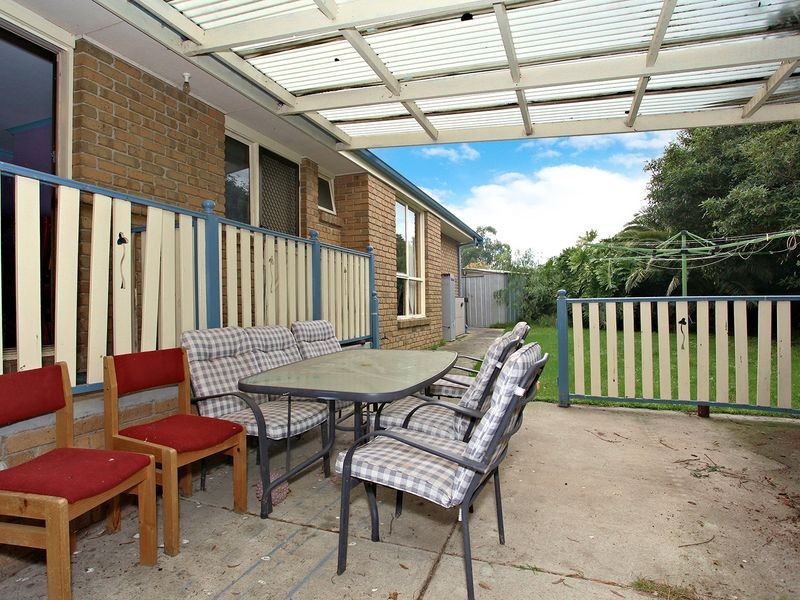 2 Strafford Avenue, Cranbourne VIC 3977