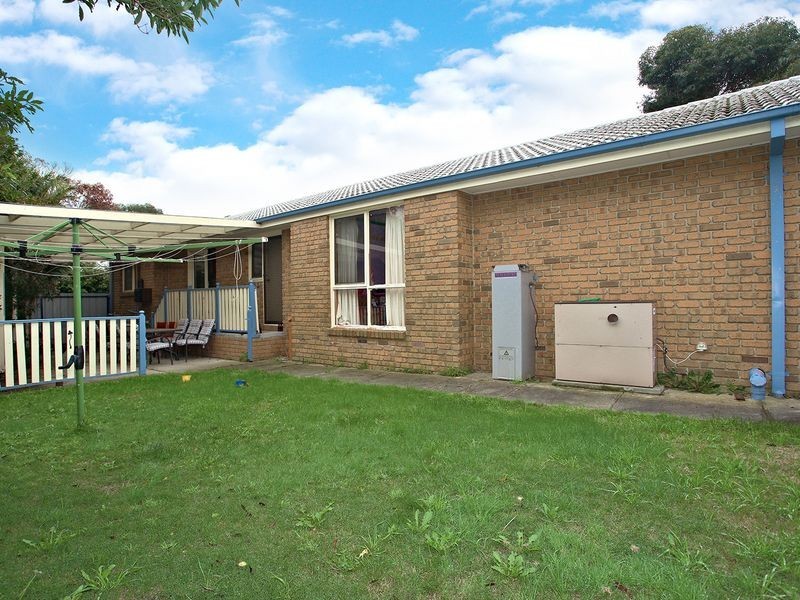 2 Strafford Avenue, Cranbourne VIC 3977