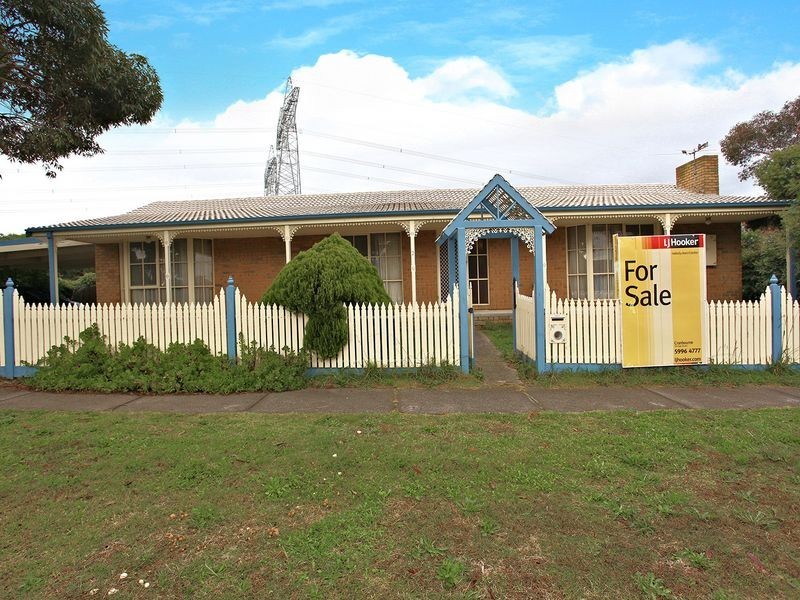 2 Strafford Avenue, Cranbourne VIC 3977