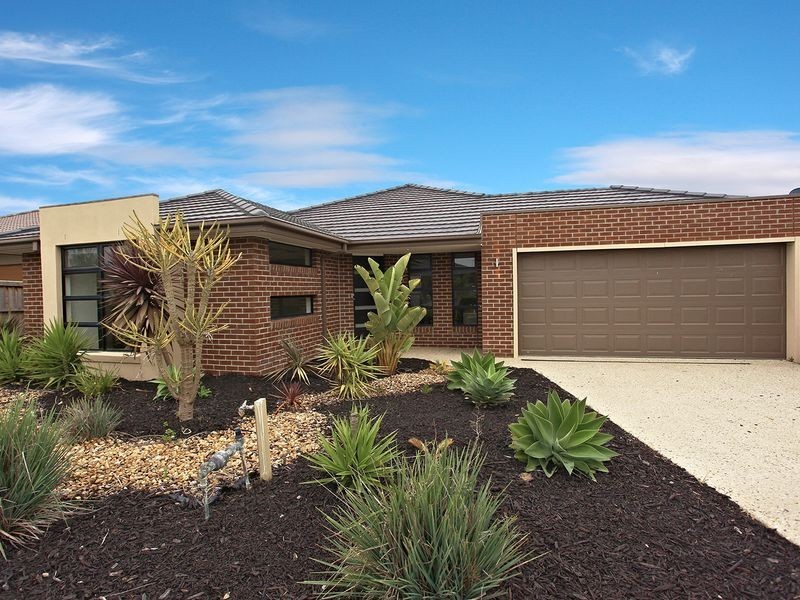27 Ferndown Drive, Cranbourne VIC 3977