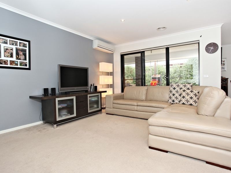 27 Ferndown Drive, Cranbourne VIC 3977