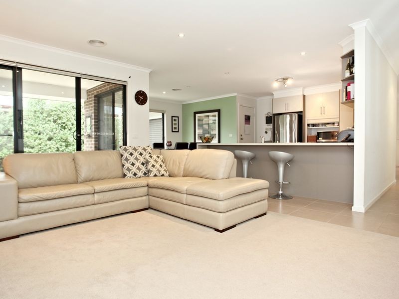 27 Ferndown Drive, Cranbourne VIC 3977