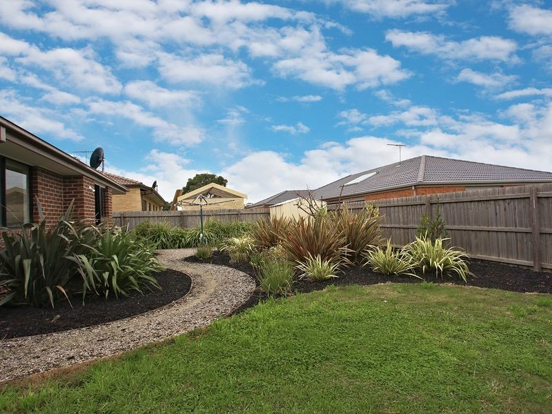 27 Ferndown Drive, Cranbourne VIC 3977