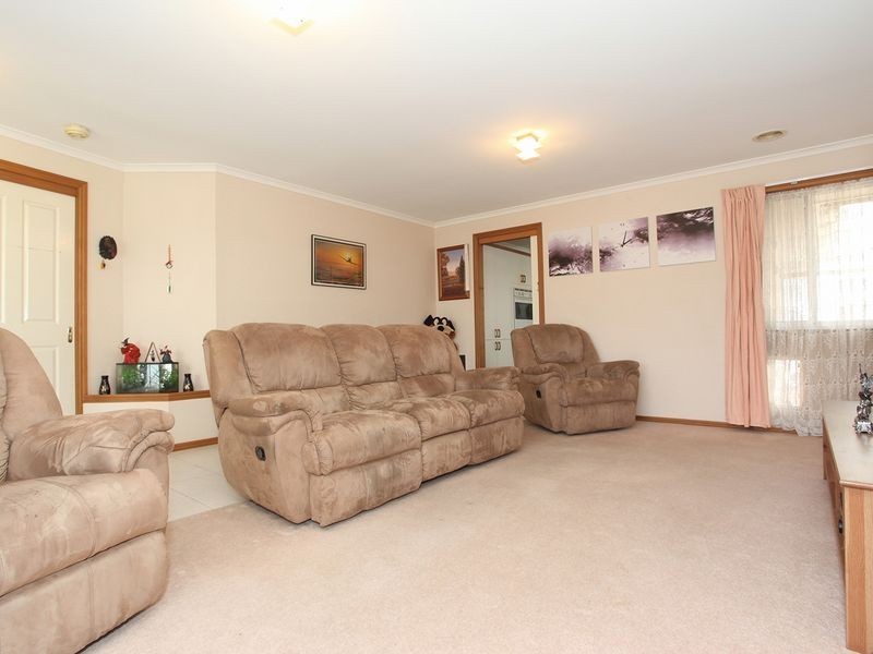 11 Wildwood Court, Cranbourne North VIC 3977